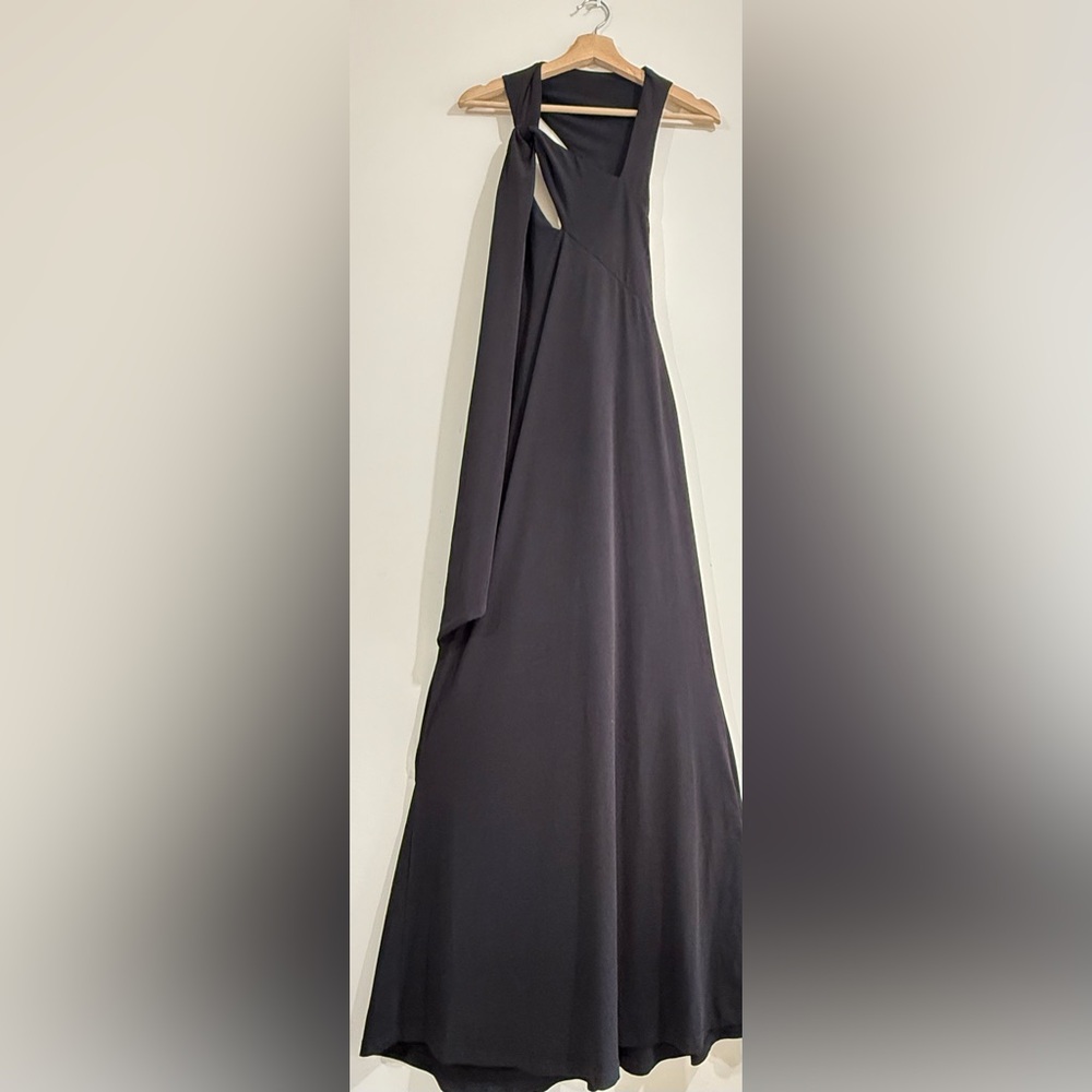 SUN Elegant Black Maxi Dress with Shoulder Tie